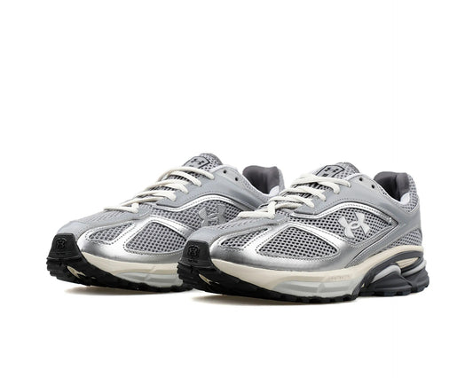 Under-Armour-HOVR-Apparition-3027595-100